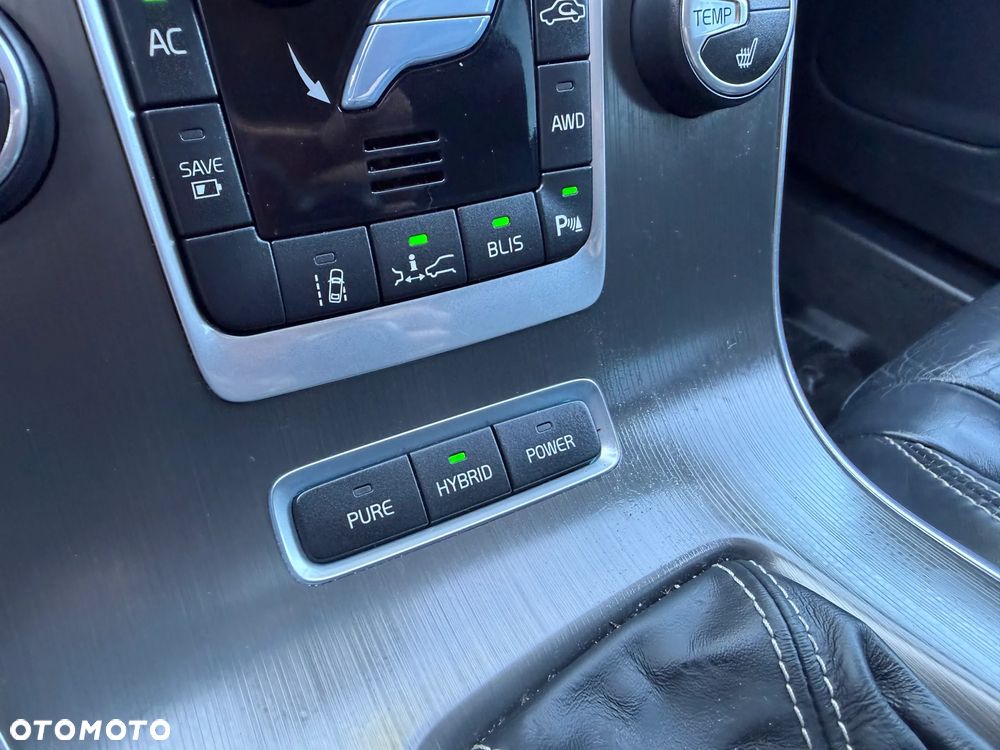 Volvo V60 D6 AWD Plug-in Hybrid R-Design Momentum - 18
