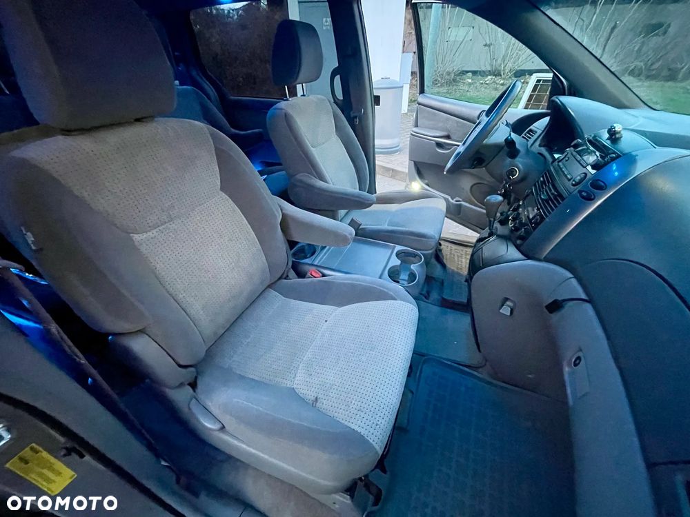 Toyota Sienna - 12