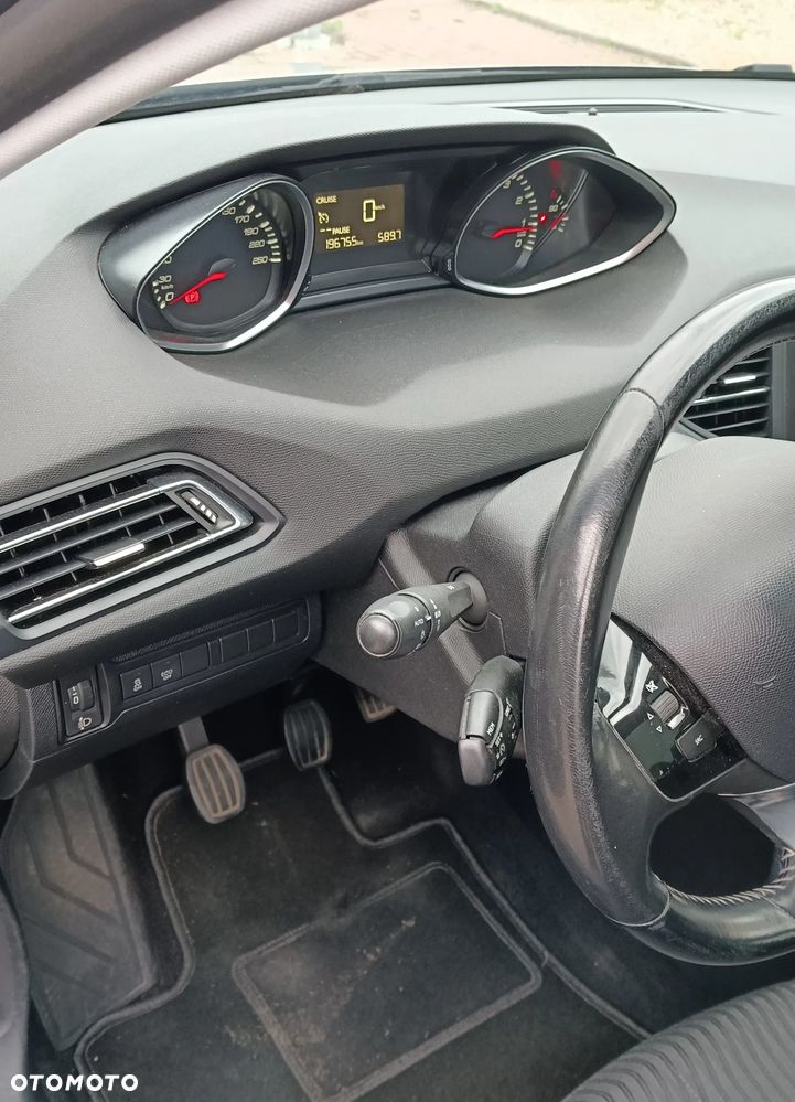 Peugeot 308 1.2 PureTech GPF Allure S&S - 13