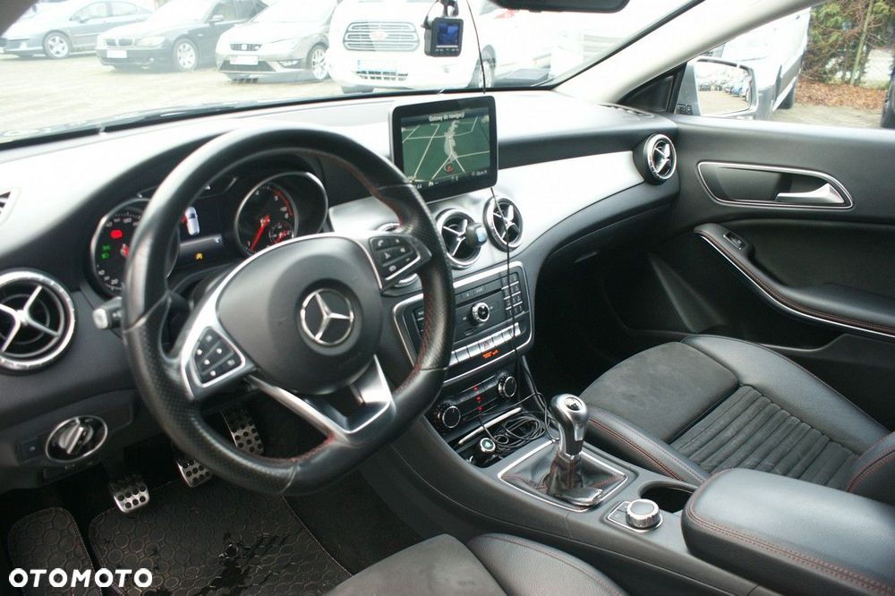 Mercedes-Benz CLA - 13