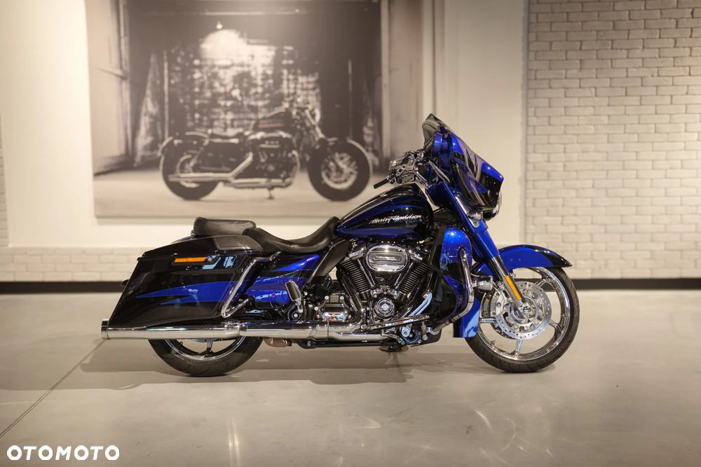 Harley-Davidson Touring Road Glide - 2