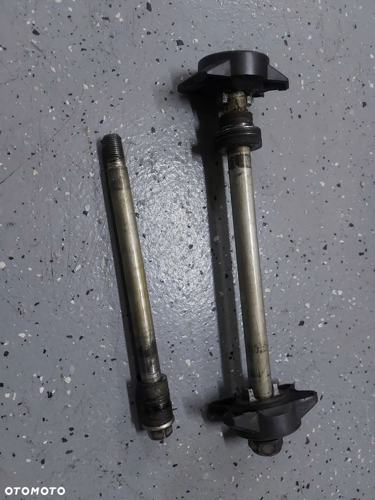 Yamaha MT07 XSR 700 ośka - 1