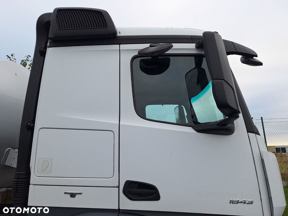 Versalift Actros  1843 - 32
