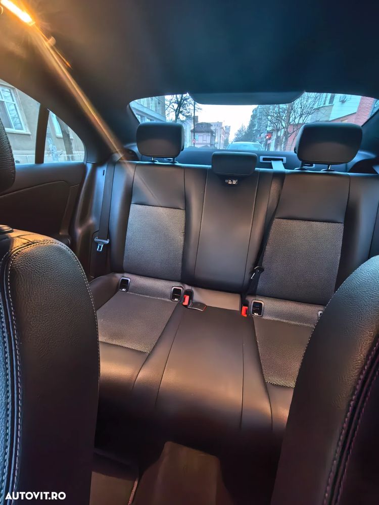 Mercedes-Benz CLA ver-180-bluetec-d-7g--tronic-avantgarde - 25