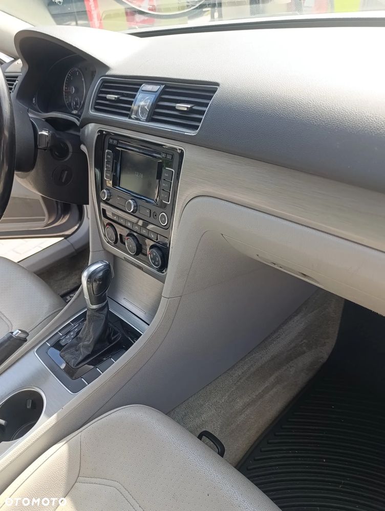 Volkswagen Passat - 15