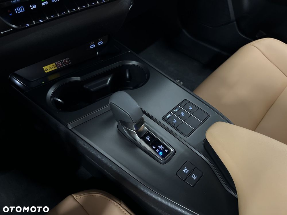 Lexus UX - 27