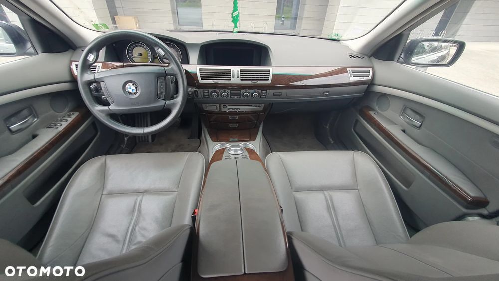 BMW Seria 7 740i - 8