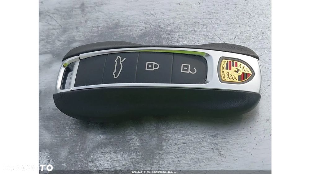 Porsche 911 Targa 4 GTS PDK - 12