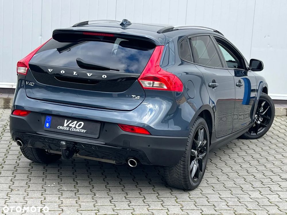 Volvo V40 Cross Country - 12