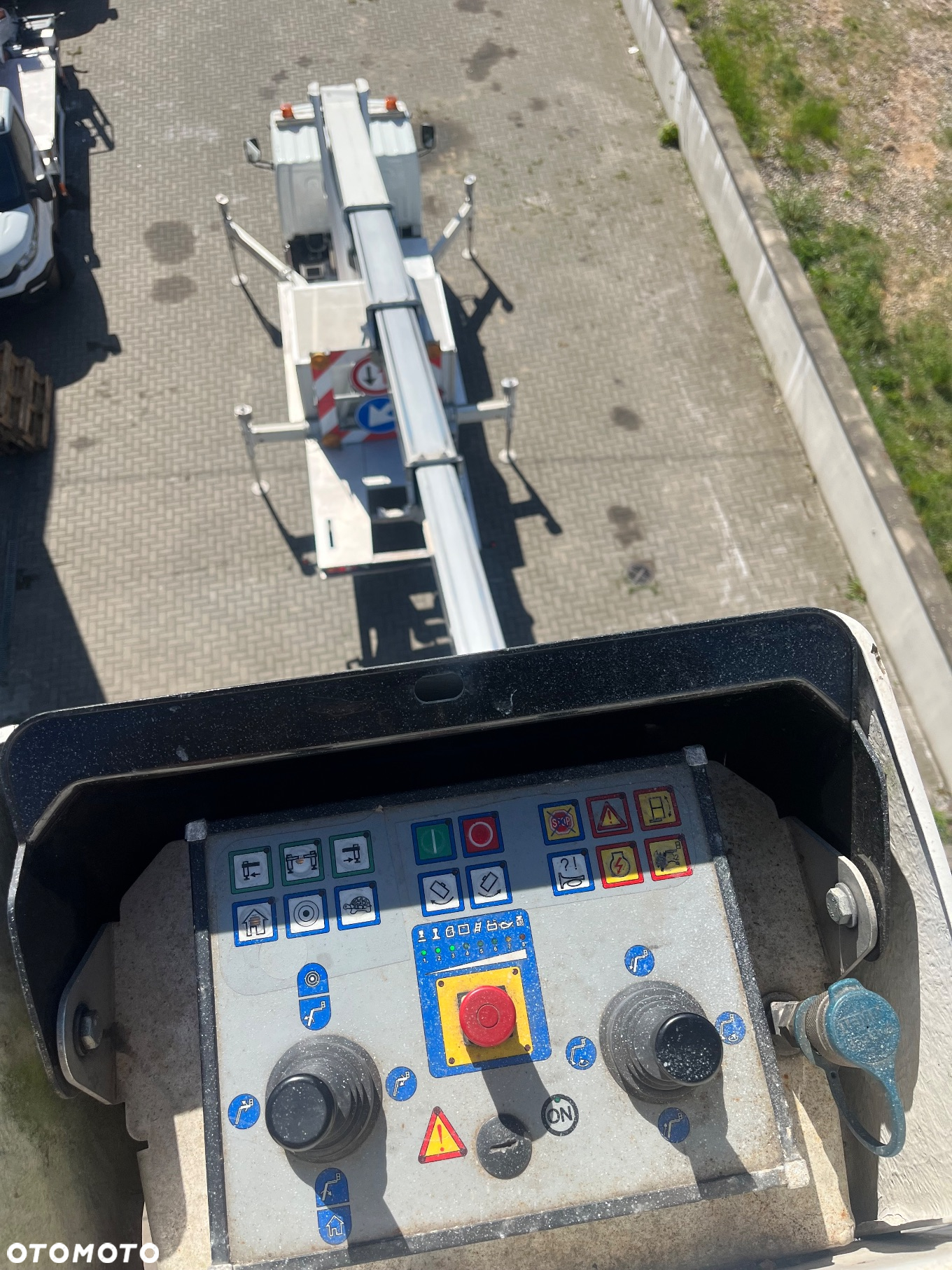 Nissan Podnośnik Koszowy Zwyżka Palfinger 210Bk 21 Metrów 16 w bok ! PILOT NA KABLU!! UDT !! Kosz 1000V Izolowany Jak Wumag Ruthmann Gsr - 18