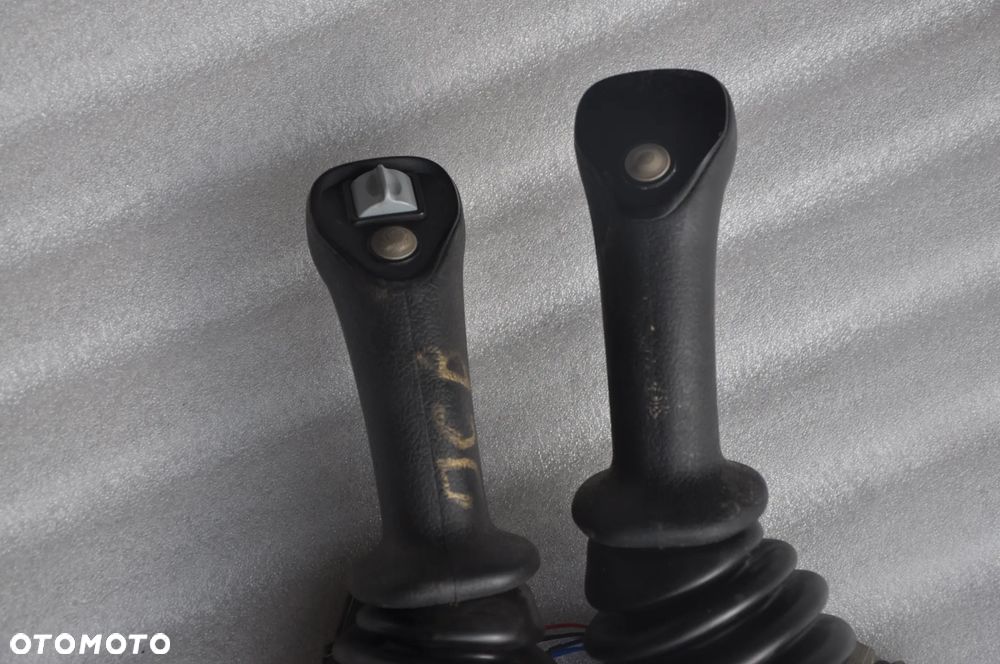 Yojstick JCB 48 z-1 - 6