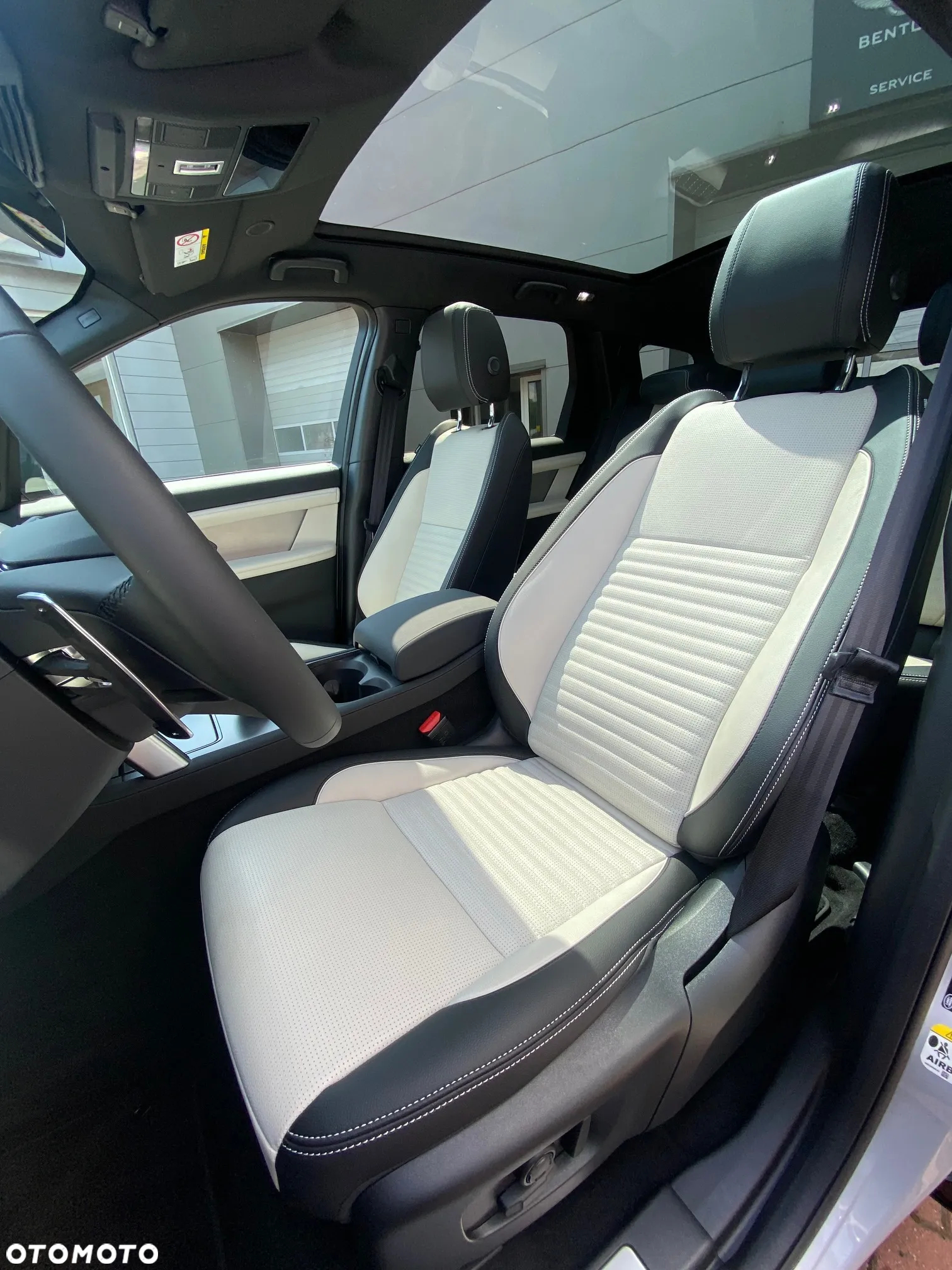 Land Rover Discovery Sport 2.0 D200 mHEV R-Dynamic SE - 11