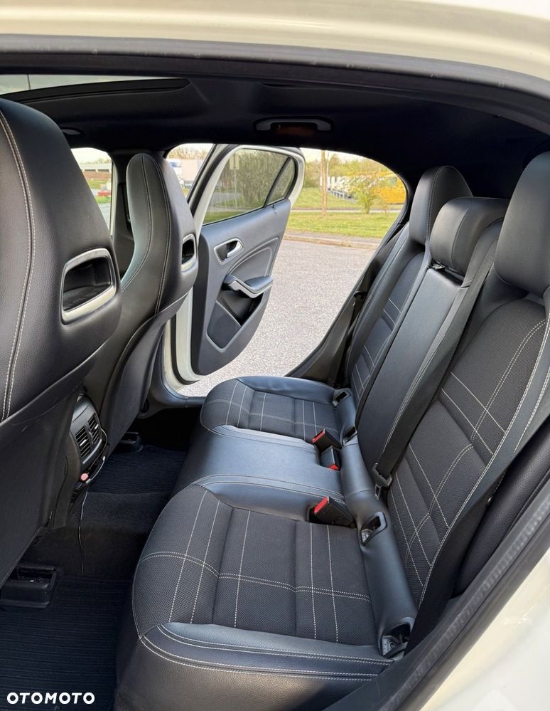 Mercedes-Benz GLA 250 4-Matic - 12