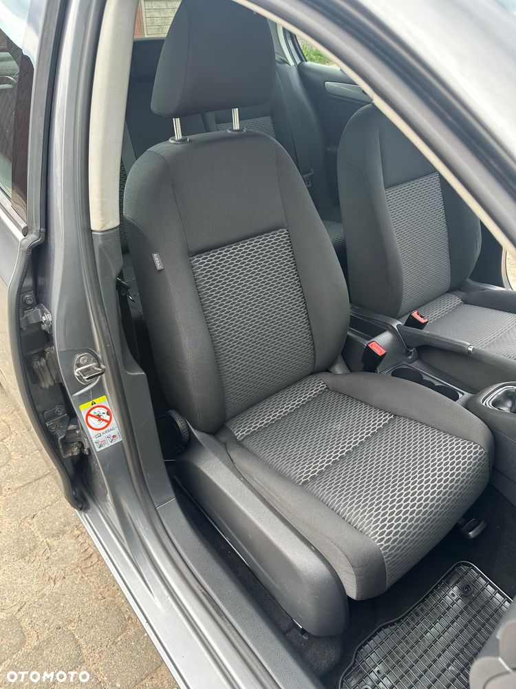 Volkswagen Golf - 27