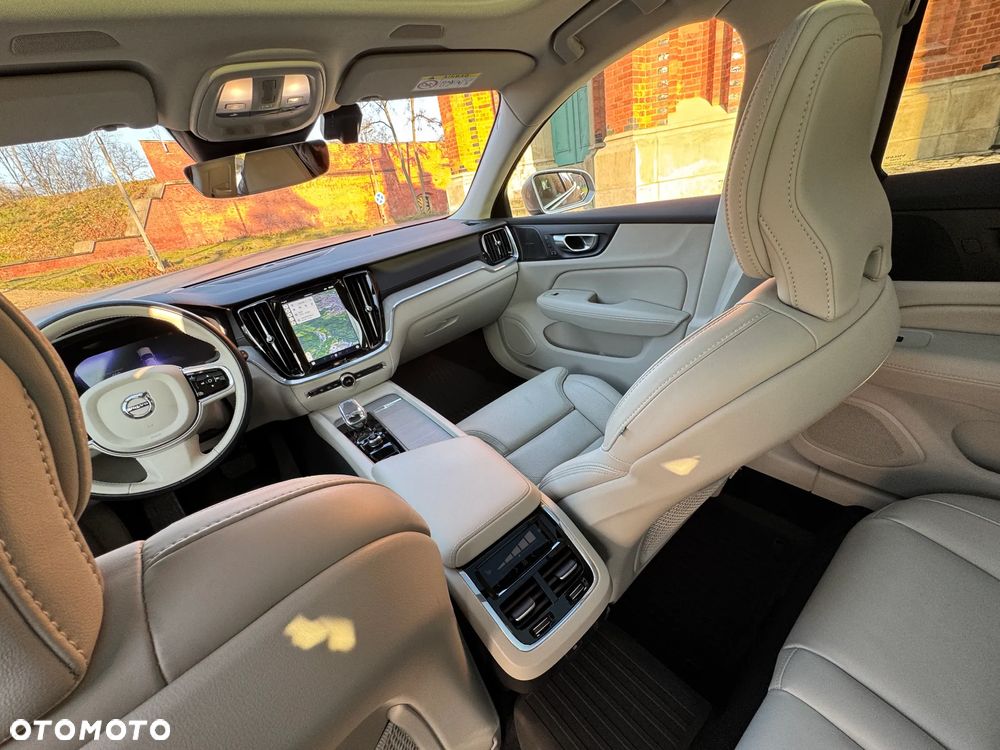 Volvo V60 Cross Country - 14