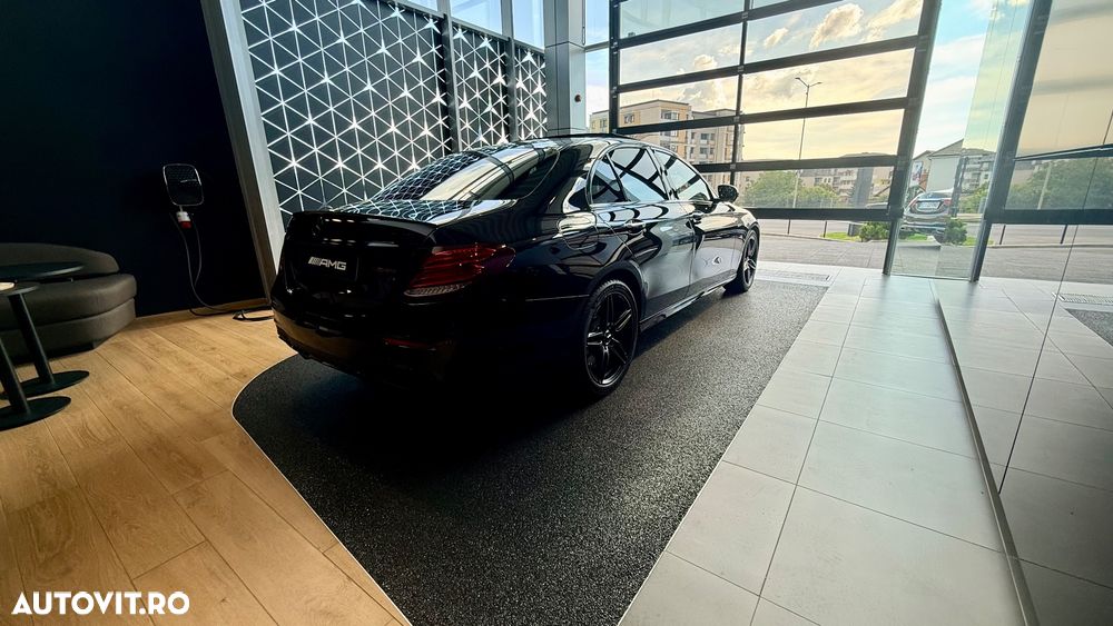 Mercedes-Benz E - 5