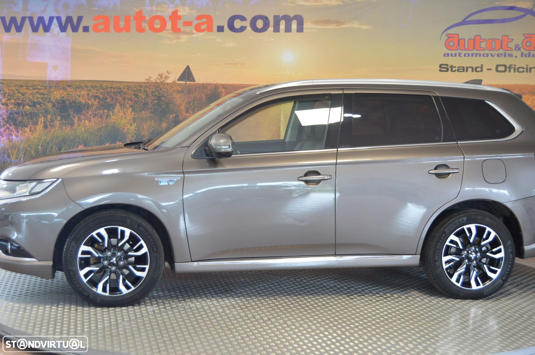 Mitsubishi Outlander 2.0 PHEV Instyle Navi - 2