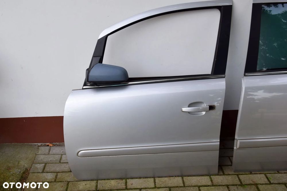 Opel Zafira B 05-14 Drzwi Lewy przód lewe przednie srebrne Z157 bez korozji - 1