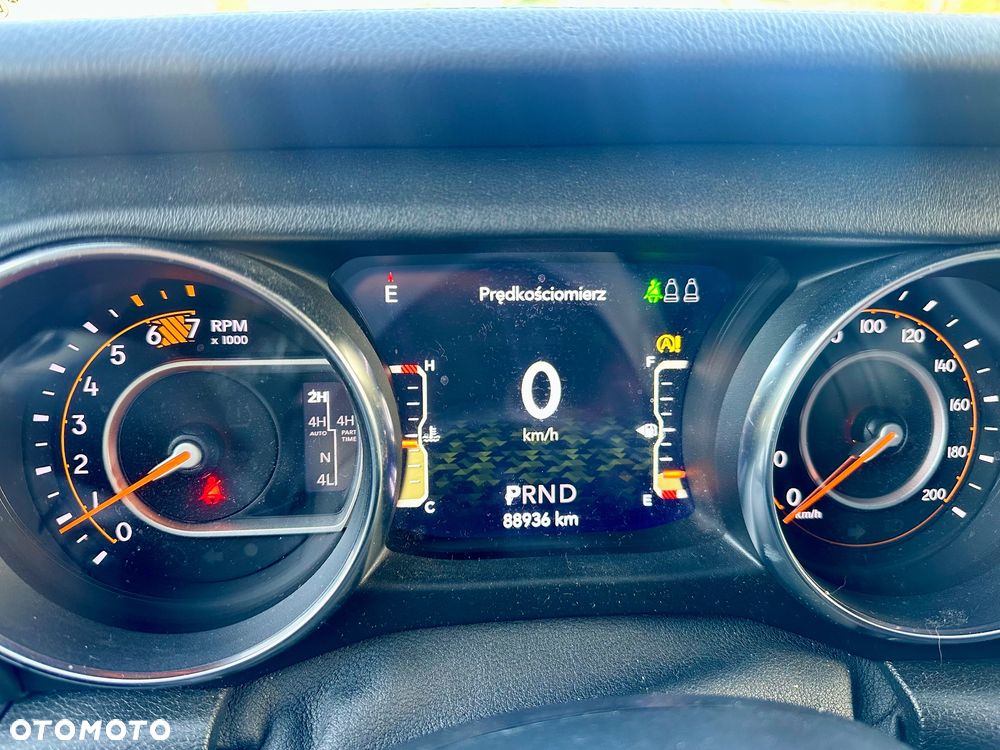 Jeep Wrangler Unlimited GME 2.0 Turbo Sahara - 12