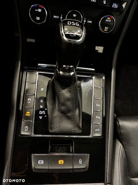 Skoda Superb 2.0 TDI L&K DSG - 26