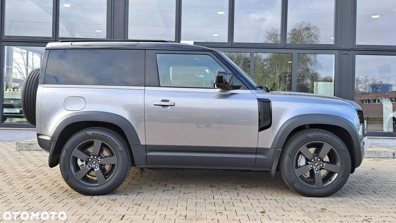 Land Rover Defender - 8