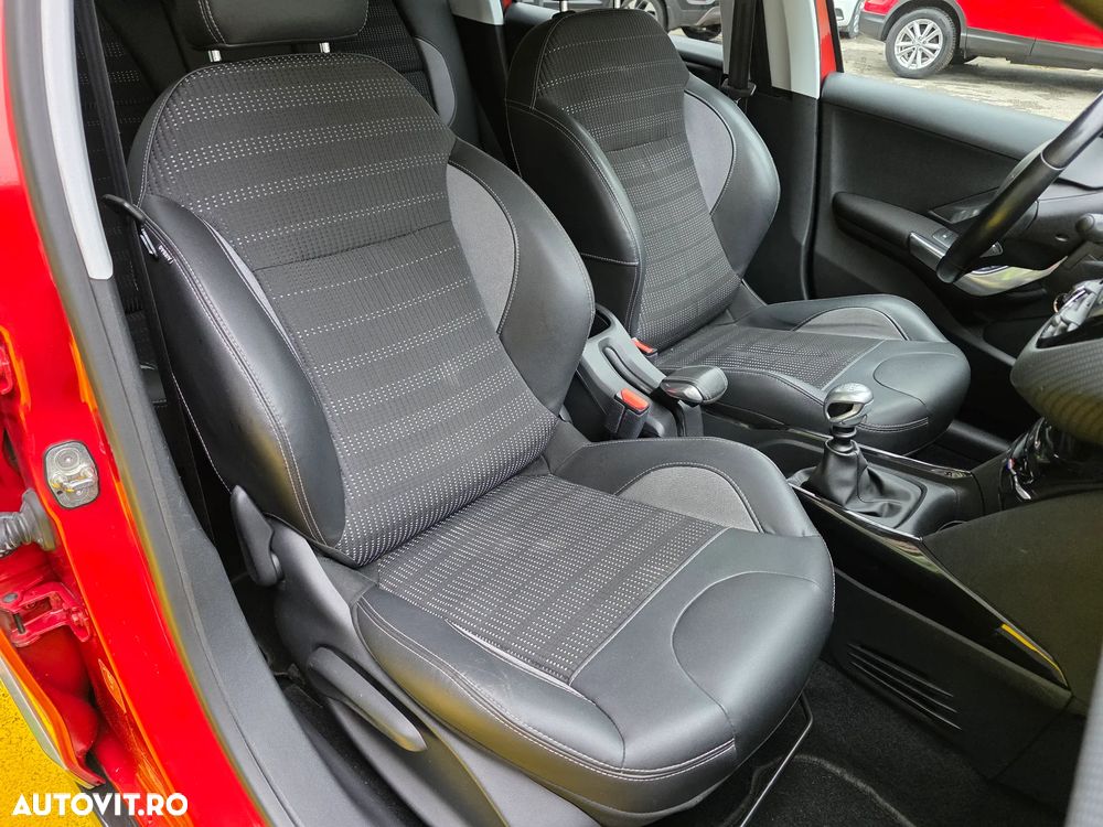 Peugeot 2008 1.2 L PureTech STT Allure - 13