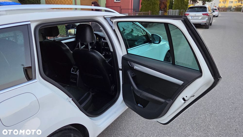 Skoda Octavia 1.6 TDI DPF DSG Elegance - 39