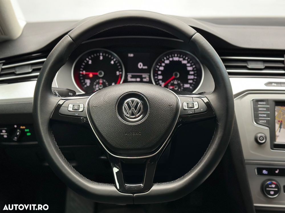 Volkswagen Passat 2.0 TDI Comfortline - 11