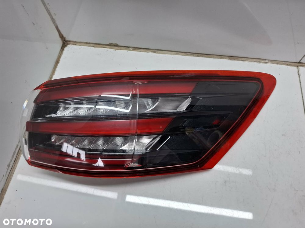 LAMPA TYLNA TYŁ PRAWA FORD S-MAX II 15- CIEMNA ST LINE FM2B-13404-BF