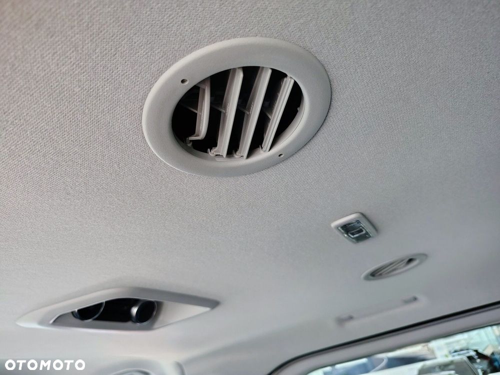 Volkswagen Transporter Transporter Kombi N1 silnik: 2,0 l TDI 150 KM / skrzynia biegów: 6-biegowa manualna rozstaw osi: 3500 mm - 25