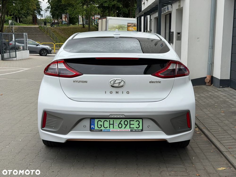 Hyundai IONIQ - 12