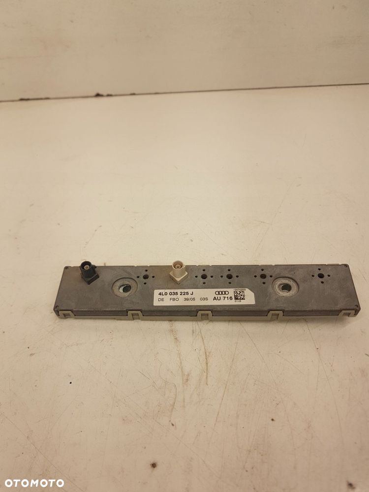 WZMACNIACZ ANTENOWY AUDI Q7 4L0035225J - 1