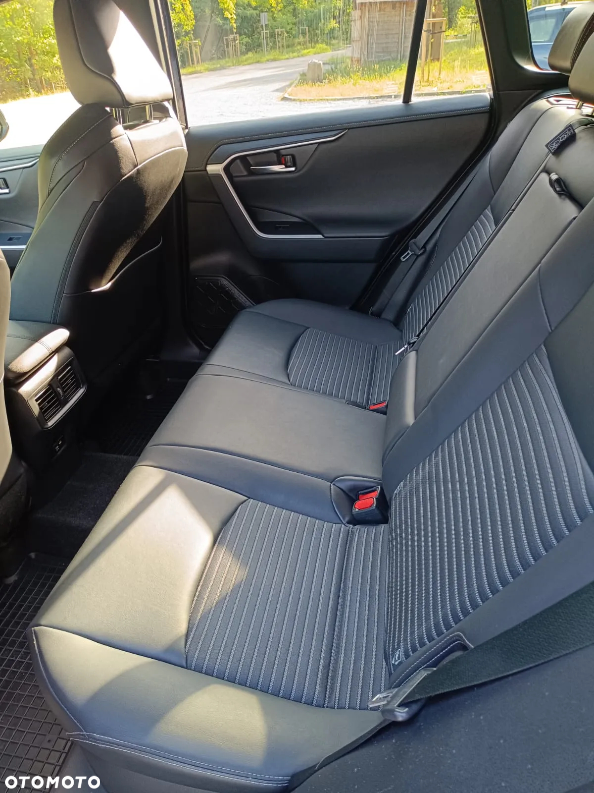 Toyota RAV4 2.5 Hybrid Black Edition by JBL 4x4 - 15