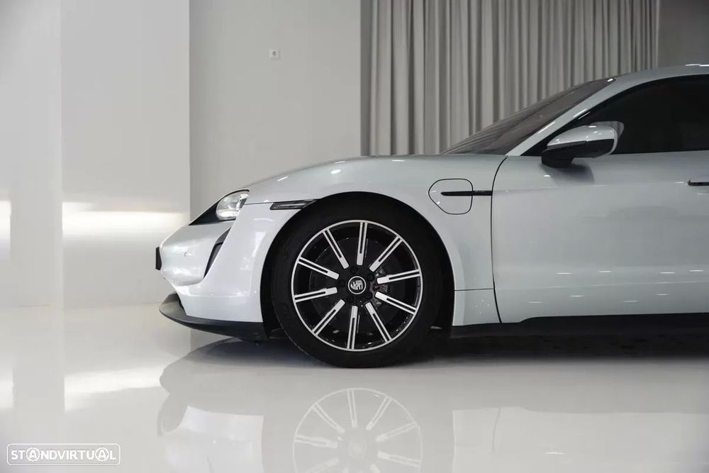 Porsche Taycan 4S - 10