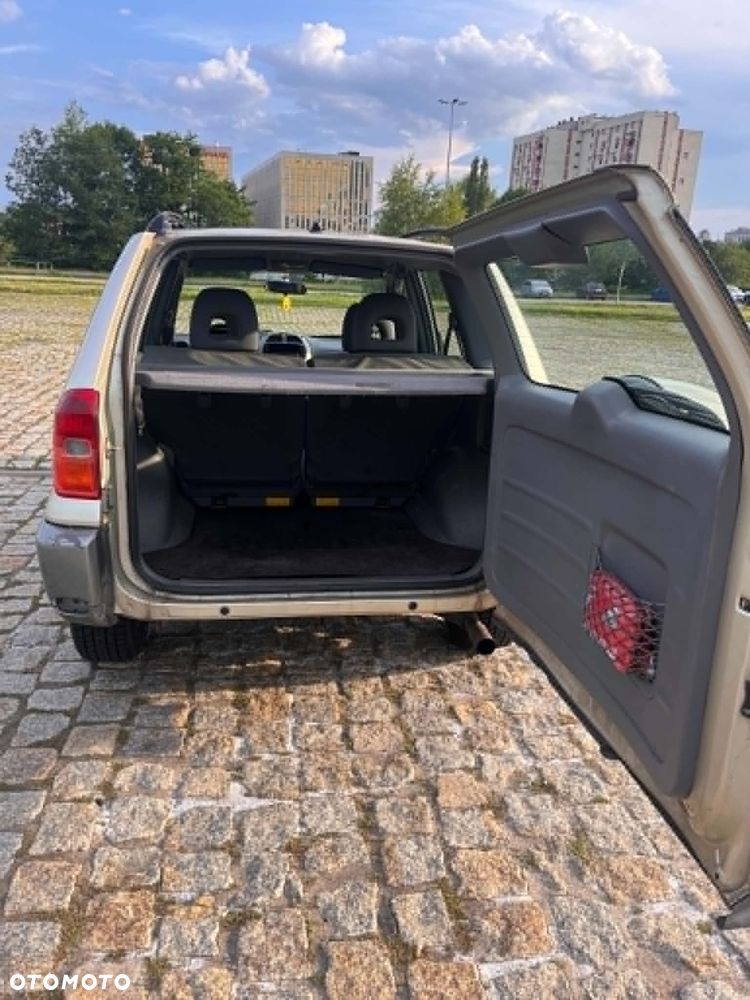 Toyota RAV4 - 6