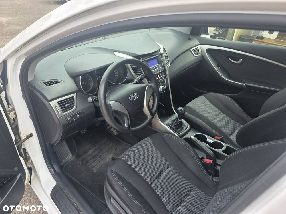 Hyundai i30 1.6 D Classic + - 8