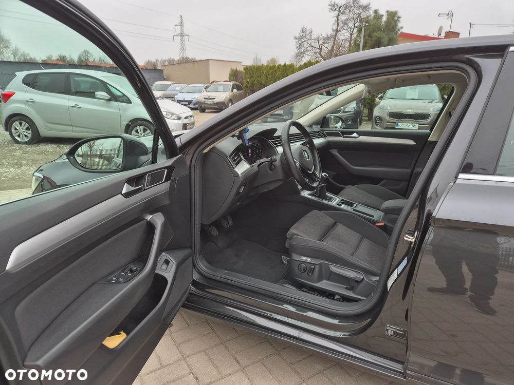 Volkswagen Passat 1.6 TDI BMT Comfortline - 10