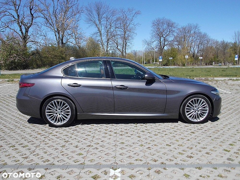 Alfa Romeo Giulia 2.2 AT8 Business - 19