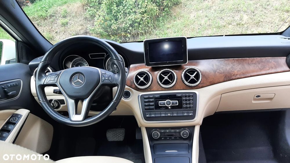 Mercedes-Benz GLA 250 4Matic 7G-DCT - 4