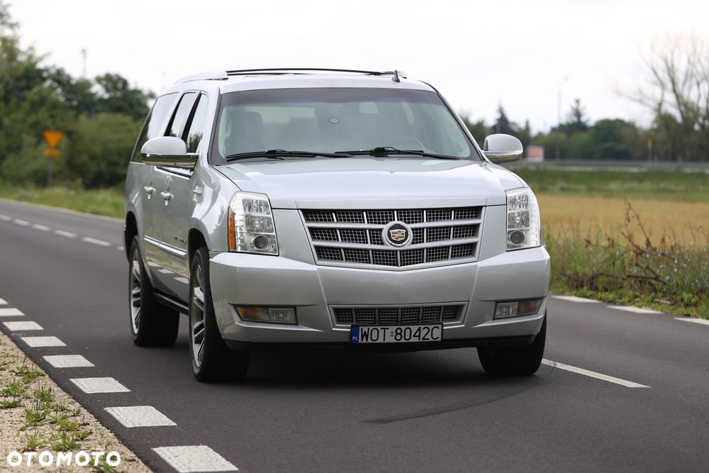 Cadillac Escalade - 3