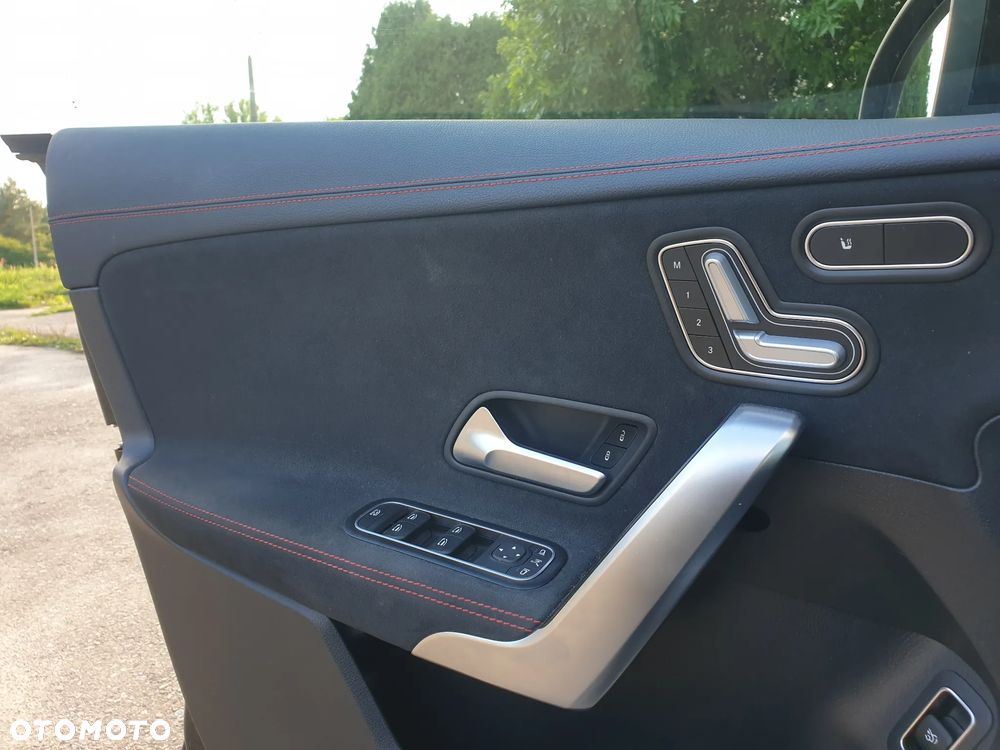 Mercedes-Benz CLA 220 d AMG Line 8G-DCT - 25