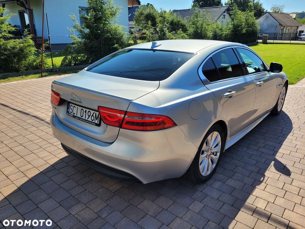 Jaguar XE 2.0 D R-Sport - 5