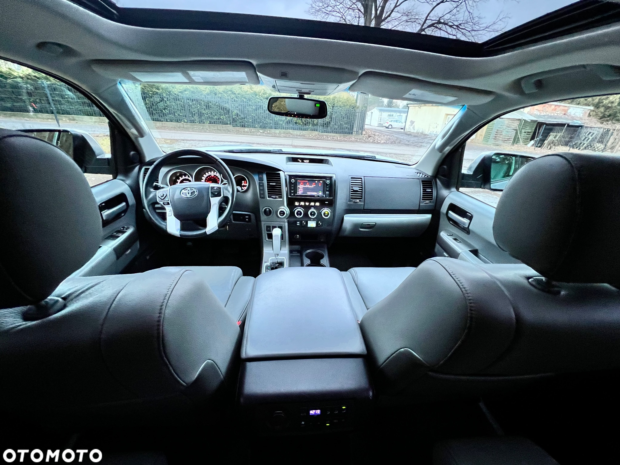 Toyota Sequoia - 18