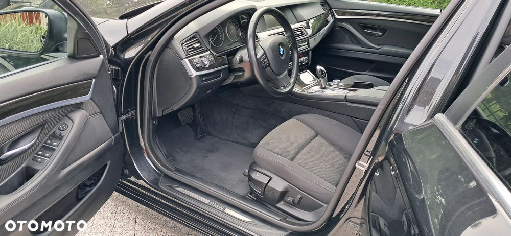 BMW Seria 5 528i Luxury Line - 15