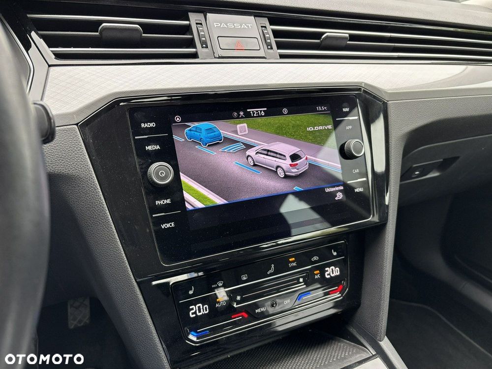 Volkswagen Passat - 22