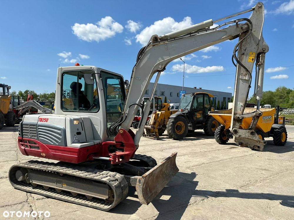 Takeuchi TB250 - 4
