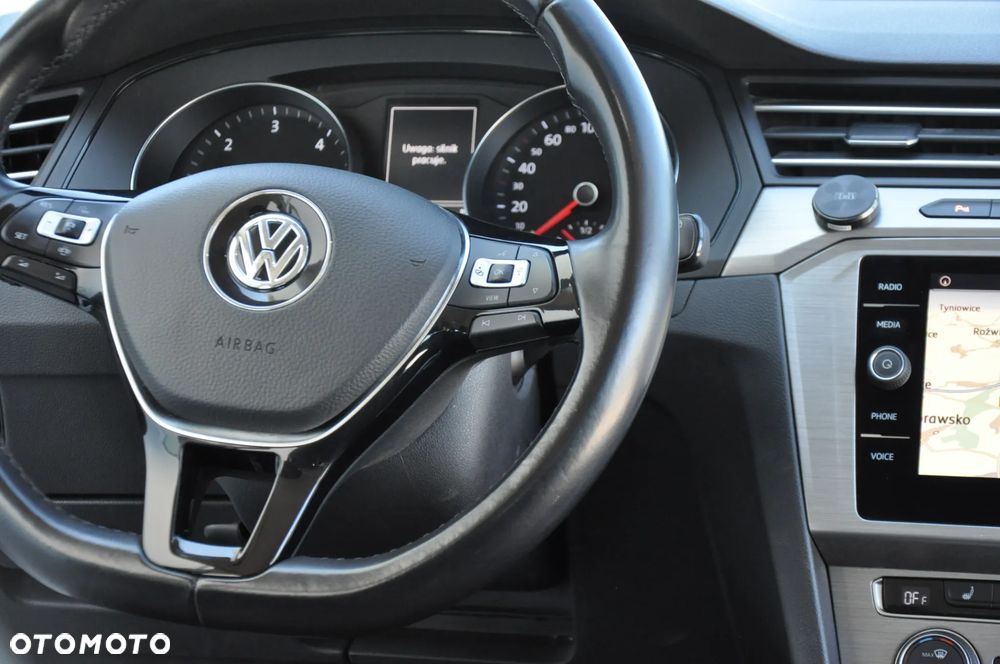 Volkswagen Passat 2.0 TDI SCR Comfortline - 22