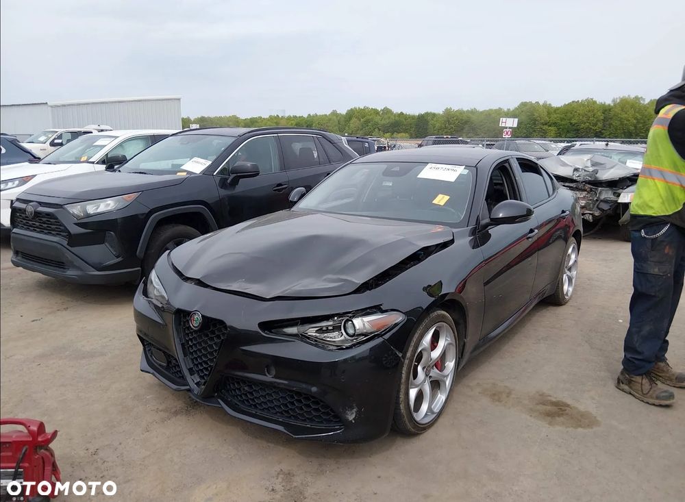 Alfa Romeo Giulia - 5