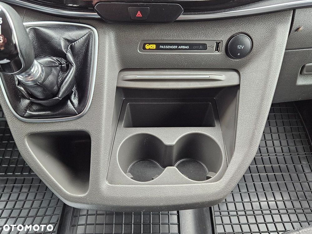 Ford Tourneo Custom - 37