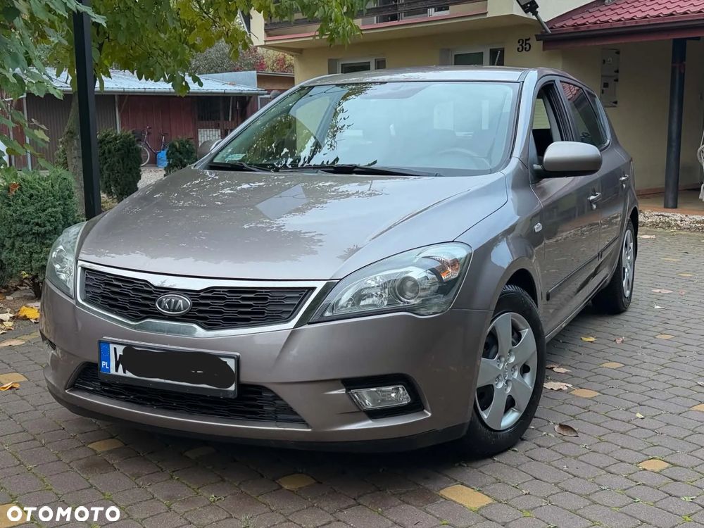 Kia Ceed - 16